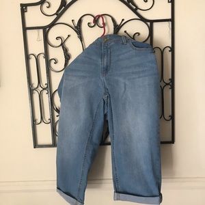 Faded glory women’s Capri jeans